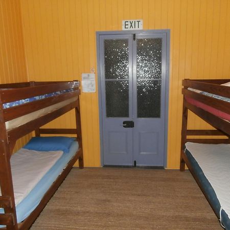 Mango Tourist Hostel Hervey Bay Room photo