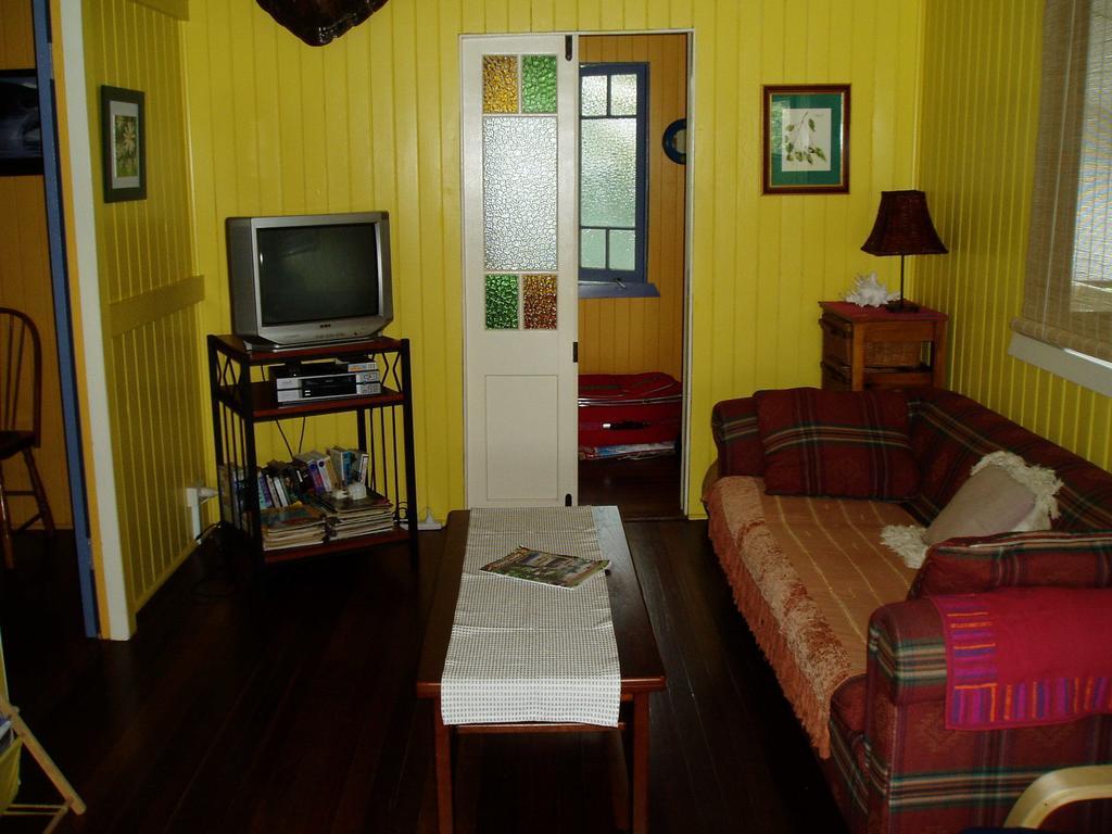 Mango Tourist Hostel Hervey Bay Exterior photo