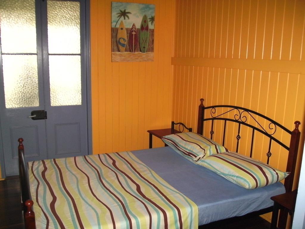 Mango Tourist Hostel Hervey Bay Room photo