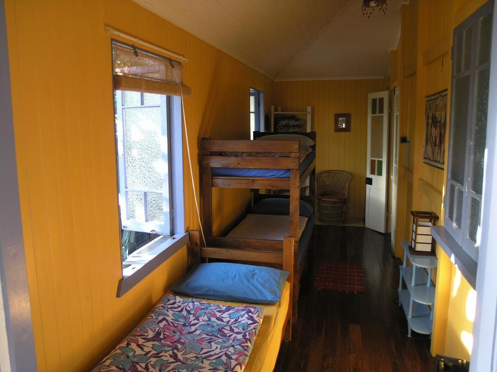 Mango Tourist Hostel Hervey Bay Room photo